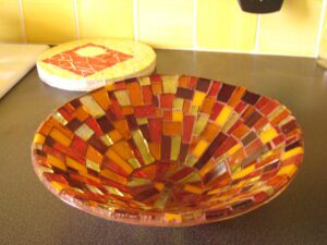 2009-02 - Vinca - support verre, colle verre sur verre, joint brun normand coloré rouge