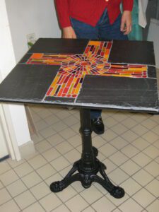 2009 - 10 - Anne-Marie ; ardoises, pâtes de verre, joint gris