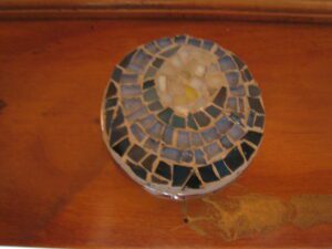 2015-12 Vinca : verre Tiffany sur boîte (pillulier)