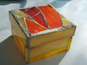 2016-12 Vinca : verre Tiffany sur boîte en plastique transparent