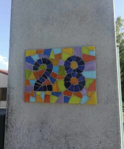 2018 Laure : verre (numéro de rue)