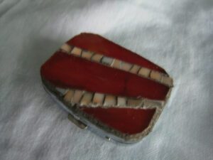 2018-11 Vinca : verre Tiffany sur boîte (pillulier)