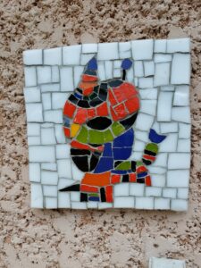 2021-08 Vinca : verre ; d'après Miro, "hommage à Picasso"