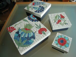 2024-05 - Vinca ; émaux de Briare, d'après des motifs de céramique d'Iznik